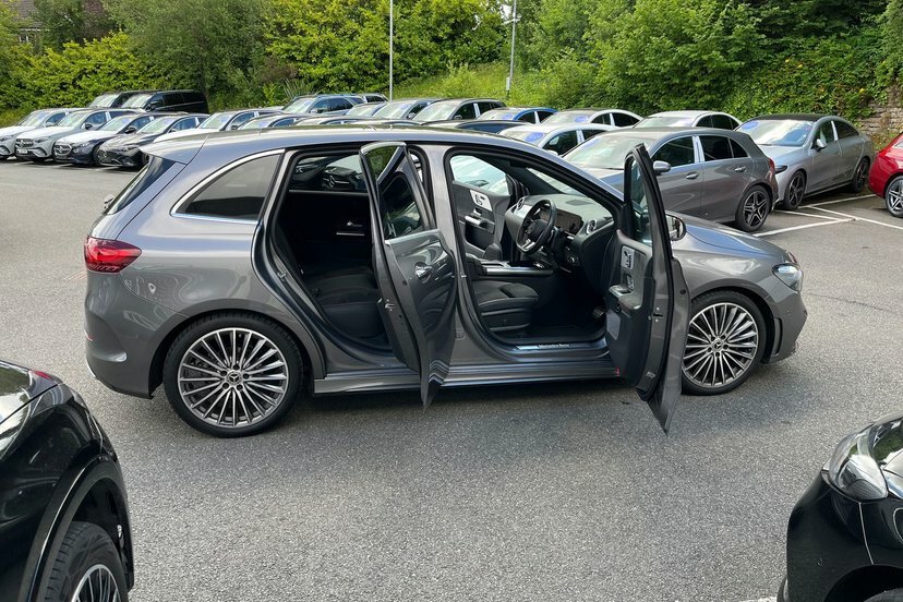 Mercedes-Benz B Class Hatchback Black #40