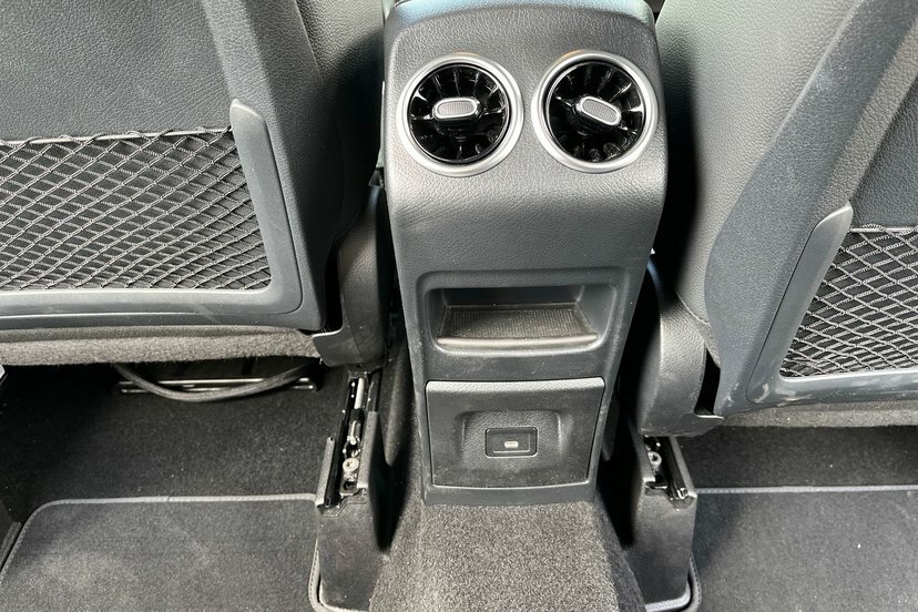 Mercedes-Benz B Class Hatchback Black #37
