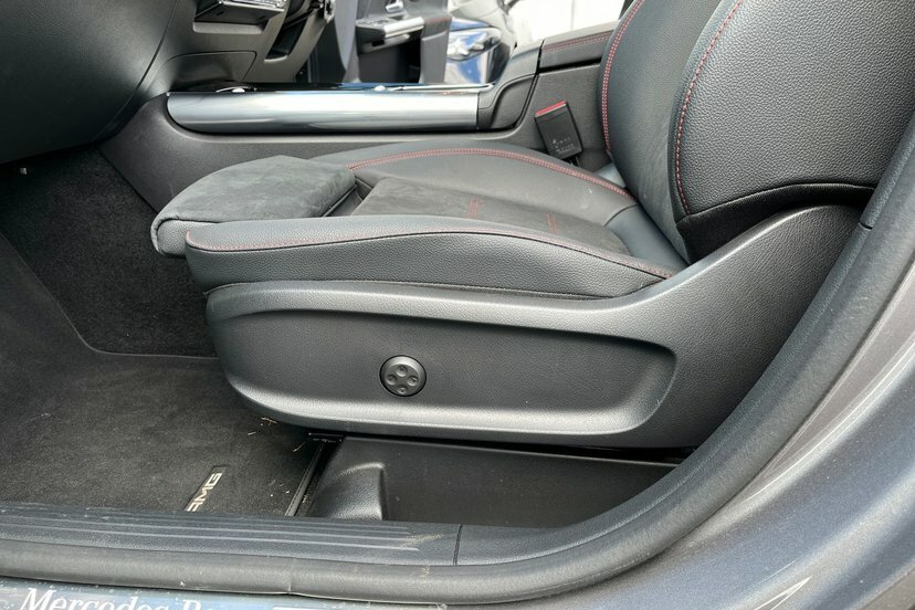 Mercedes-Benz B Class Hatchback Black #39