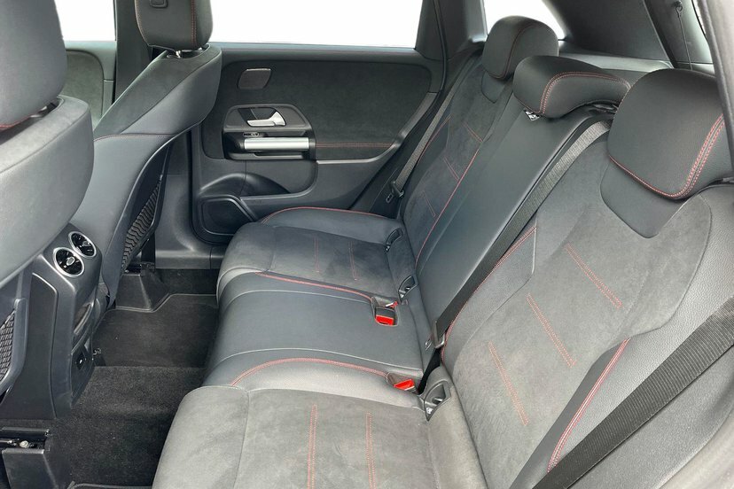 Mercedes-Benz B Class Hatchback Black #10