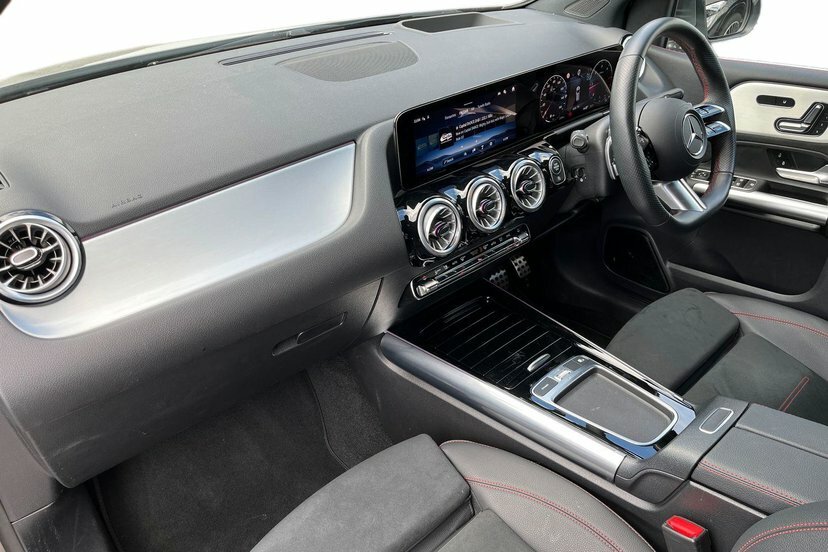 Mercedes-Benz B Class Hatchback Black #9