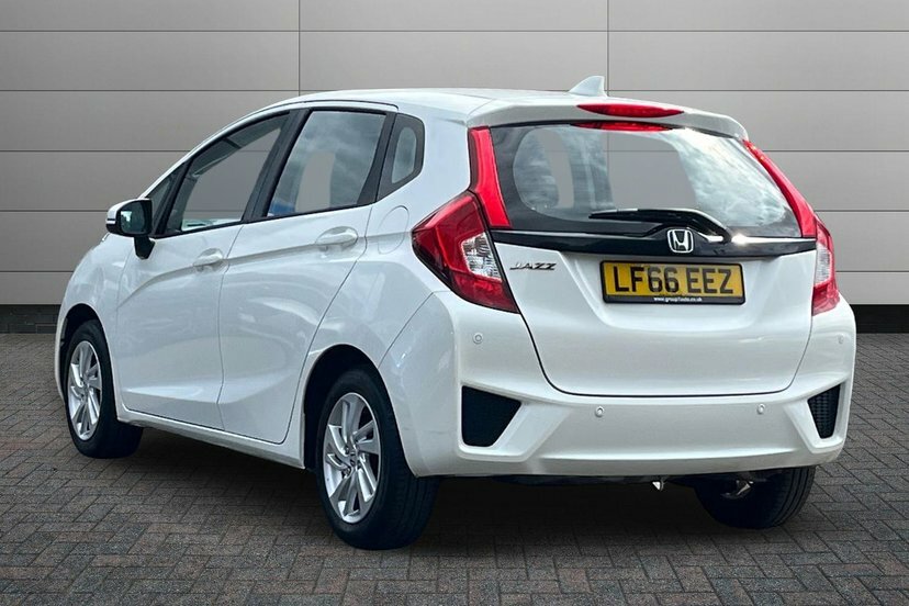 Honda Jazz 1.3 I-vtec Se Hatchback 102 Ps LF66EEZ White #3