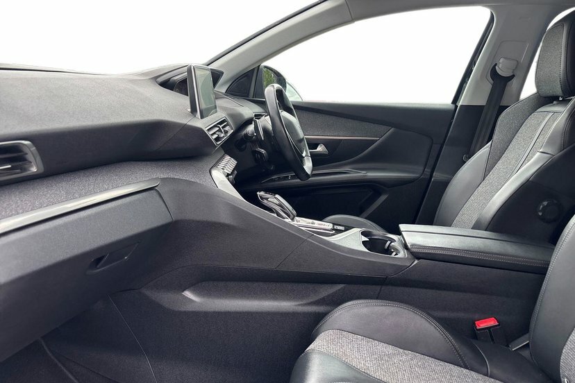 Peugeot 3008 1.2 Puretech Gpf Allure Suv Eat 130 Ps KJ19YWX Black #2