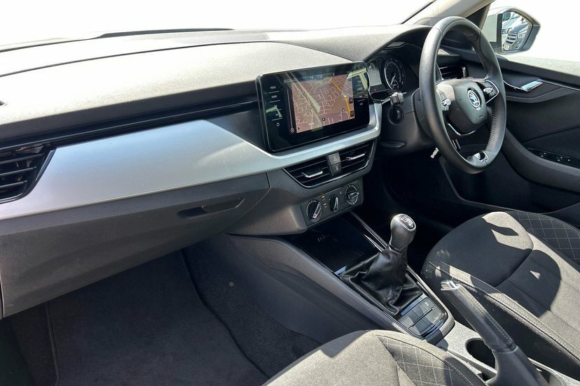 Skoda Kamiq 1.5 Tsi Act Se Drive Suv 150 Ps WJ73MRY White #2