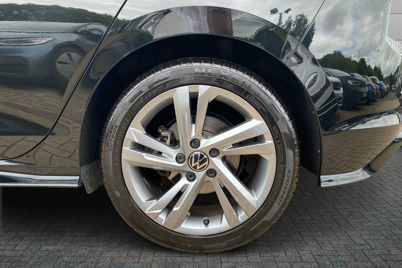 Volkswagen Golf 1.5 Tsi R-line Hatchback 150 Ps WF24YYD Black #5