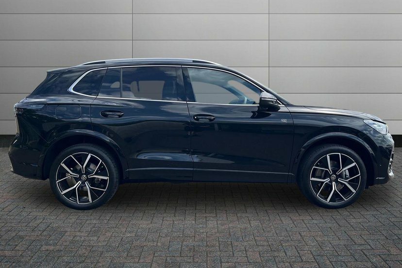Volkswagen Tiguan 1.5 Tsi Ehybrid 19.7Kwh R-line Suv Plug AK26UJA Black #4
