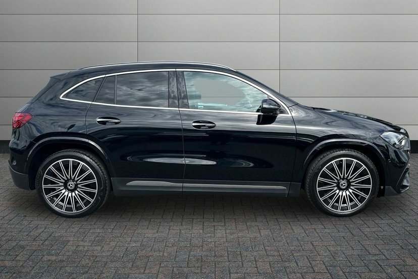 Mercedes-Benz GLA Class 2.0 Gla220d Amg Line Premium Plus Suv KN74HMZ Black #3