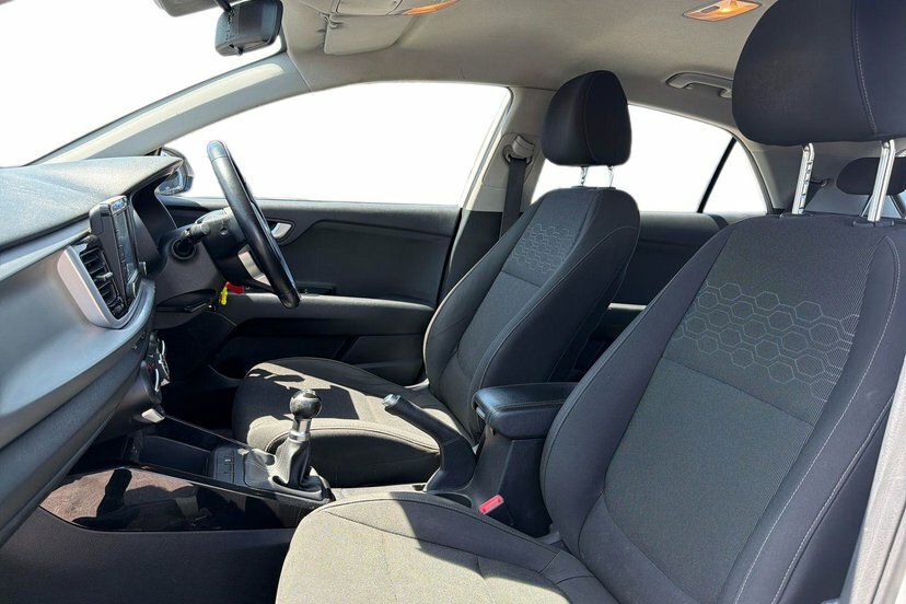 Kia RIO 1.25 2 Hatchback 83 Bhp LB18HJJ White #2