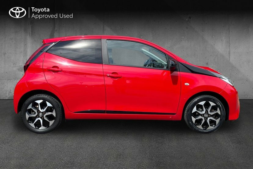 Toyota Aygo 1.0 Vvt-i X-trend Funroof X-shift 71 P DL68UDU Red #4