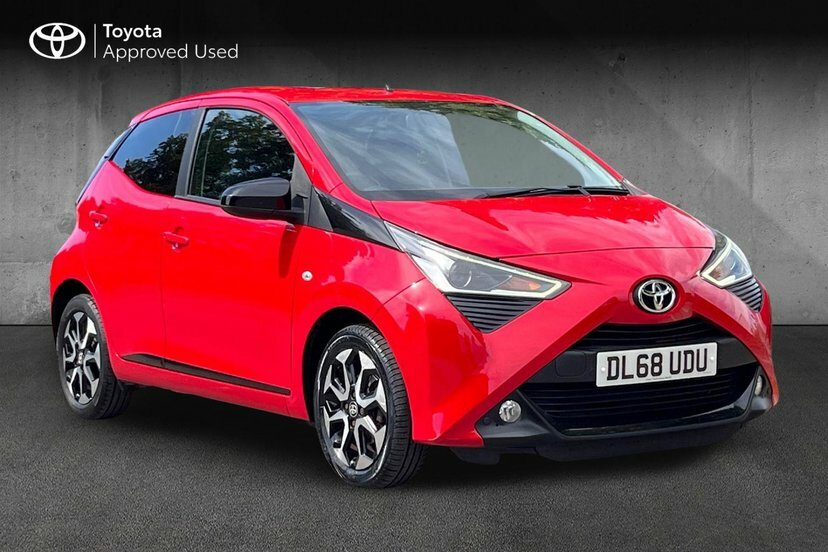 Toyota Aygo 1.0 Vvt-i X-trend Funroof X-shift 71 P Red