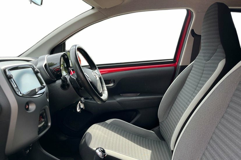 Toyota Aygo 1.0 Vvt-i X-trend Funroof X-shift 71 P DL68UDU Red #2