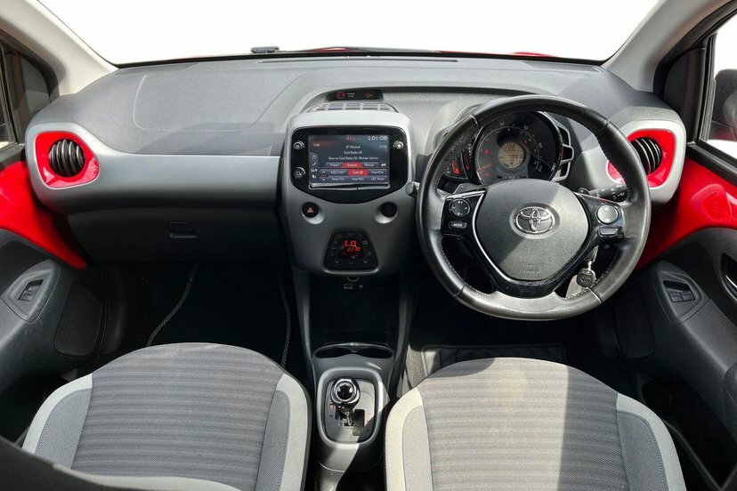 Toyota Aygo 1.0 Vvt-i X-trend Funroof X-shift 71 P DL68UDU Red #6