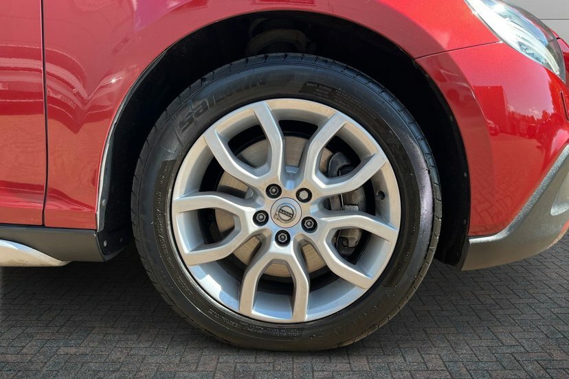 Volvo V40 Cross Country 1.5 T3 Pro Hatchback 152 Ps Red #5