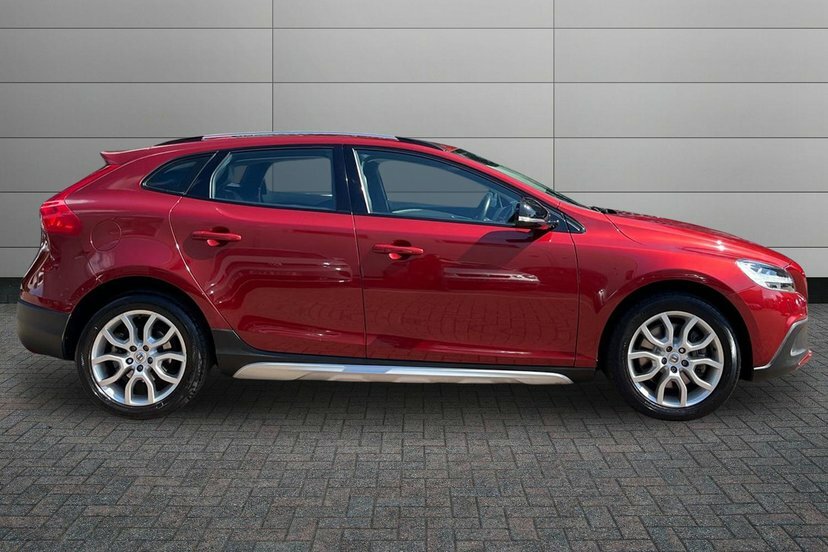 Volvo V40 Cross Country 1.5 T3 Pro Hatchback 152 Ps Red #4