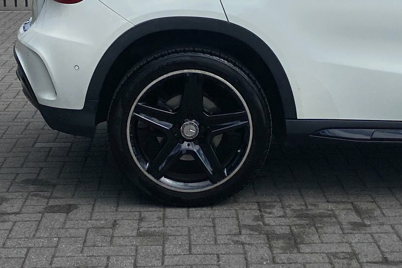 Mercedes-Benz GLA Class Gla250 Amg Line White #4
