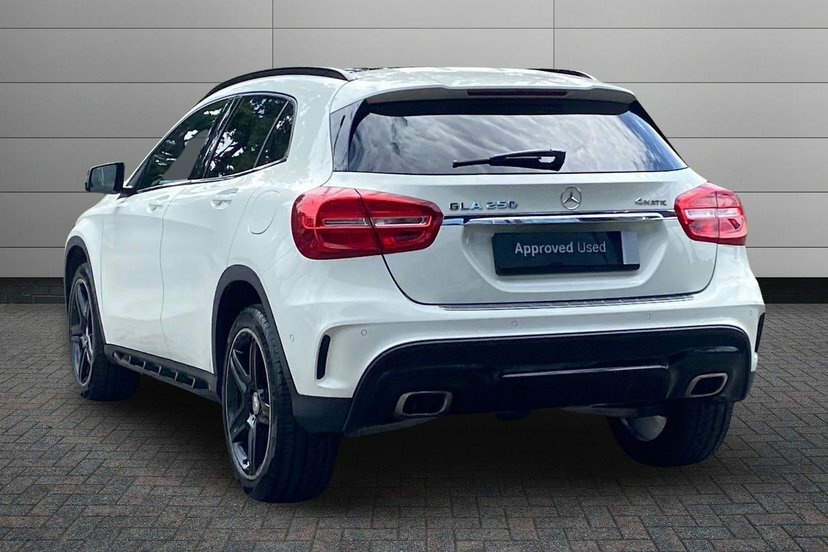 Mercedes-Benz GLA Class Gla250 Amg Line White #2