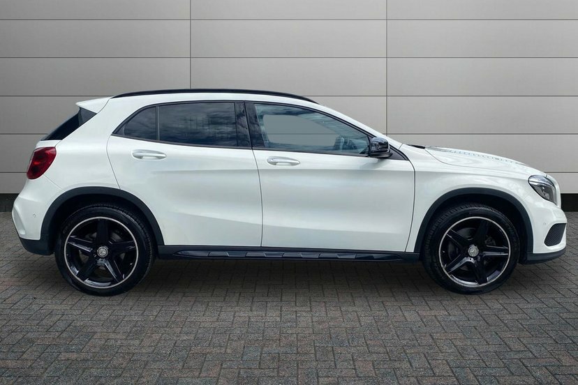 Mercedes-Benz GLA Class Gla250 Amg Line White #3