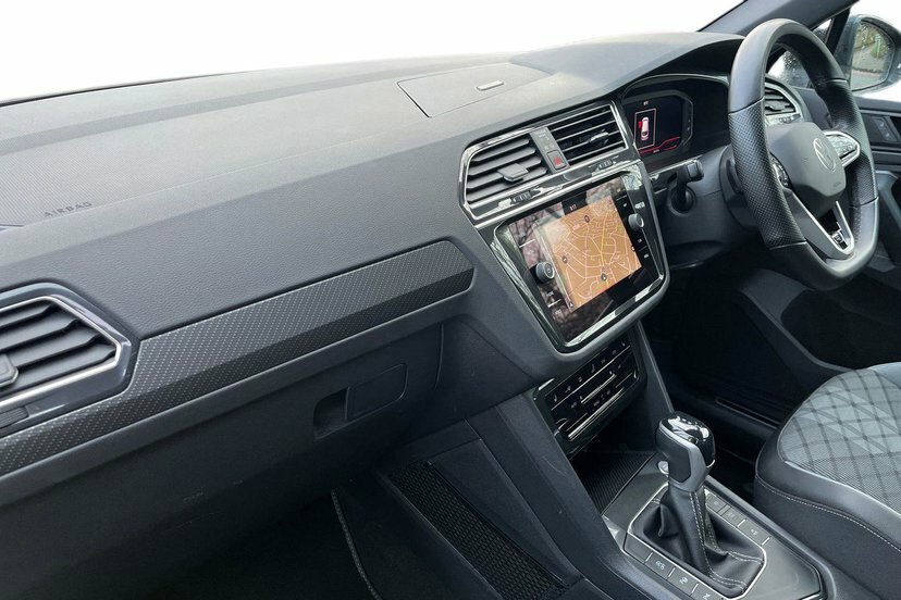 Volkswagen Tiguan 1.5 Tsi R-line Edition Suv Dsg 150 Ps LV73XGC Black #2