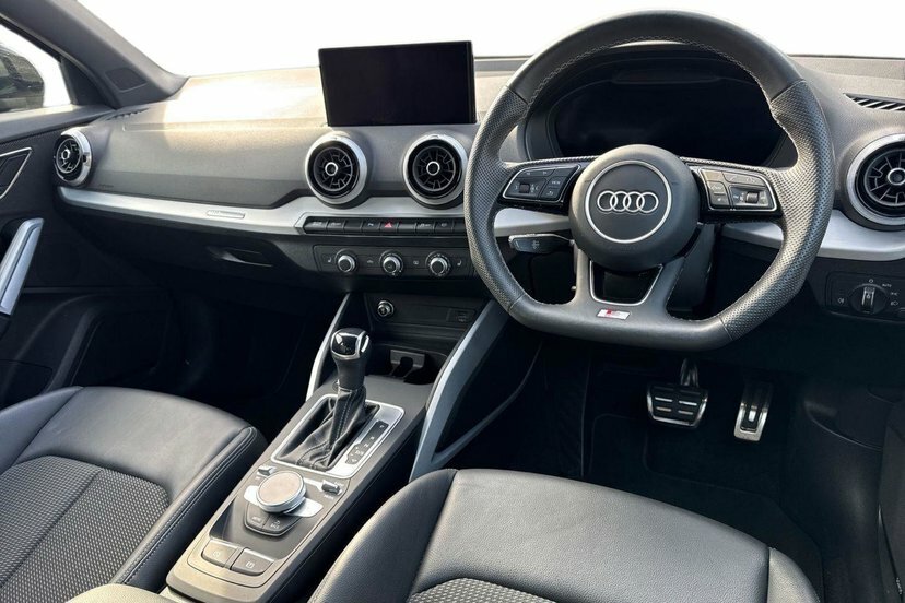 Audi Q2 1.5 Tfsi Cod 35 Black Edition Suv S Tro EJ73DXB Blue #6