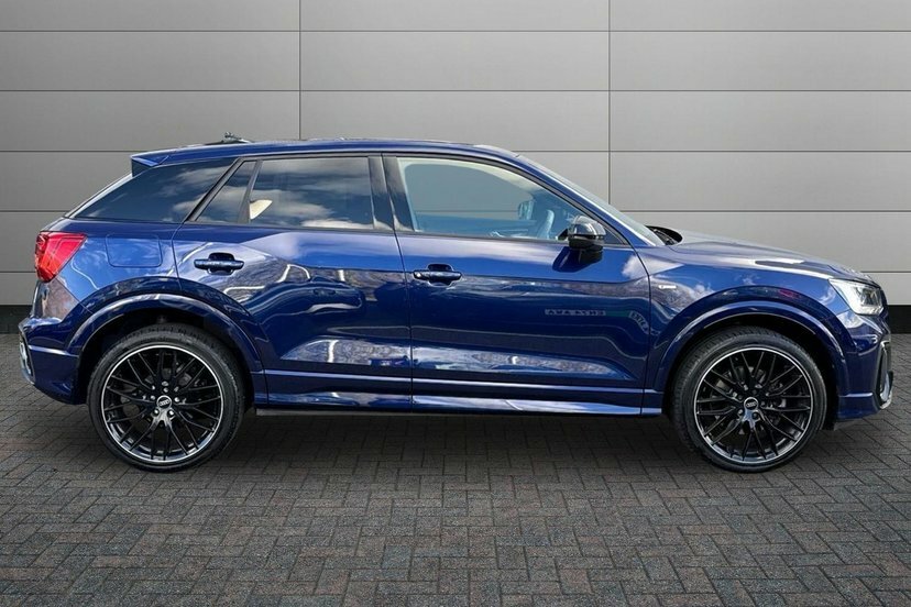 Audi Q2 1.5 Tfsi Cod 35 Black Edition Suv S Tro EJ73DXB Blue #4