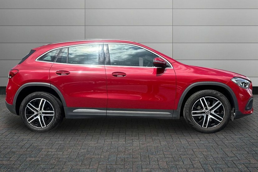 Mercedes-Benz GLA Class 1.3 Gla200h Mhev Sport Executive Suv Red #3