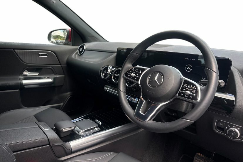 Mercedes-Benz GLA Class 1.3 Gla200h Mhev Sport Executive Suv Red #5