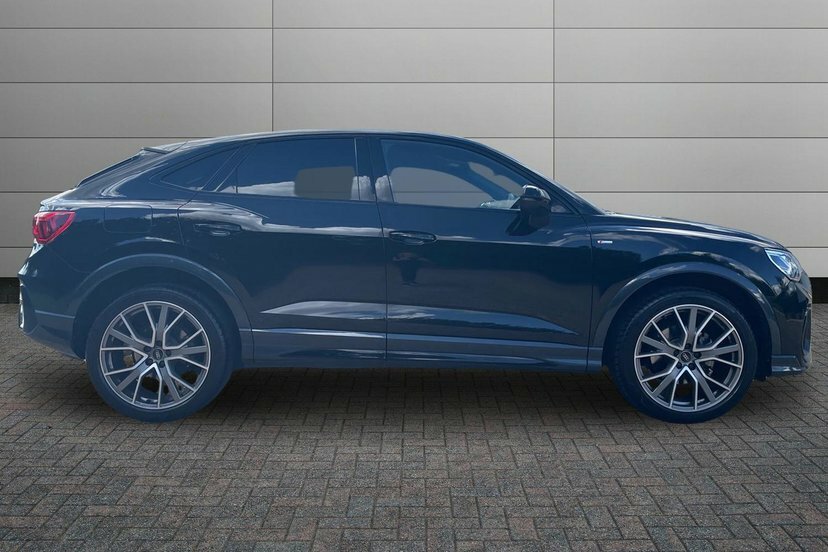 Audi Q3 1.5 Tfsi Cod 35 Black Edition Sportback MV75LMF Black #4