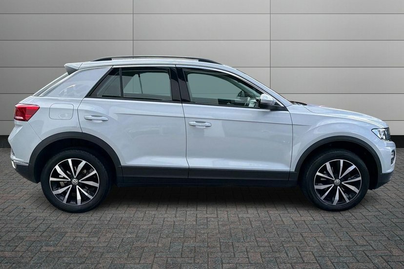 Volkswagen T-Roc 1.5 Tsi Gpf Evo Se Suv Dsg 150 Ps EY69YHV White #4