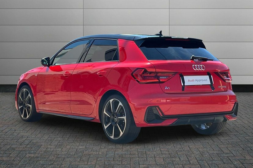 Audi A1 1.0 Tfsi 30 Black Edition Sportback Man EP21GZL Red #3