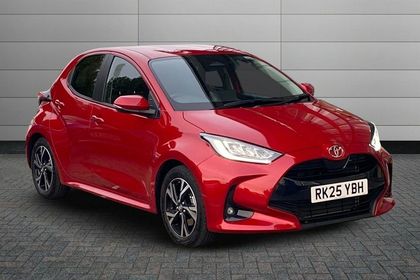 Toyota Yaris 1.5 Vvt-h Design Hatchback Hybrid E-cvt Red