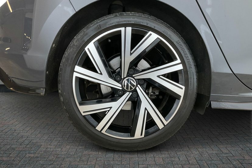 Volkswagen Golf 1.5 Etsi Mhev R-line Hatchback Hybrid D Grey #5