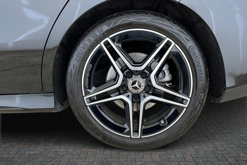 Mercedes-Benz CLA Class Cla 220D Amg Line Executive Shooting Brake KP75TXT Black #4