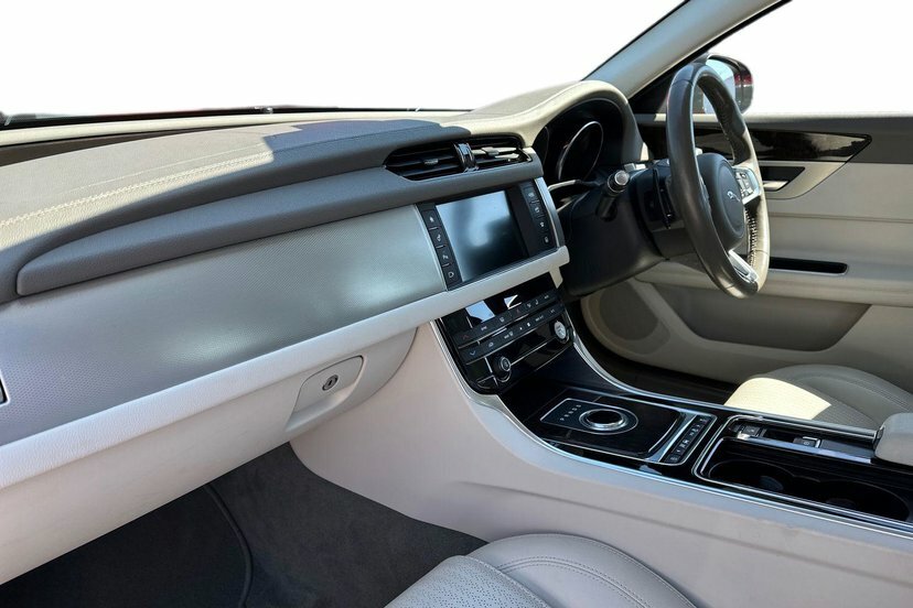 Jaguar XF 2.0I Prestige Saloon 250 Ps Red #2