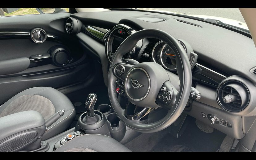 Mini Hatch 3-Door Hatch Cooper Classic MA69VRD White #6