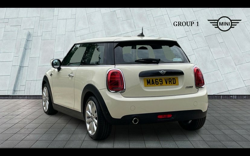 Mini Hatch 3-Door Hatch Cooper Classic MA69VRD White #2