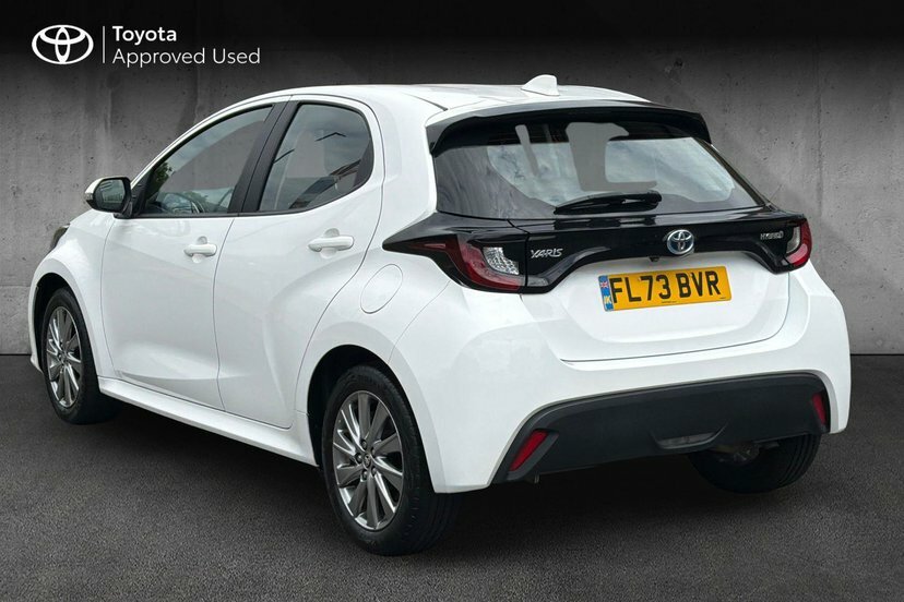 Toyota Yaris 1.5 Vvt-h Icon Hatchback Hybrid E-cvt White #4