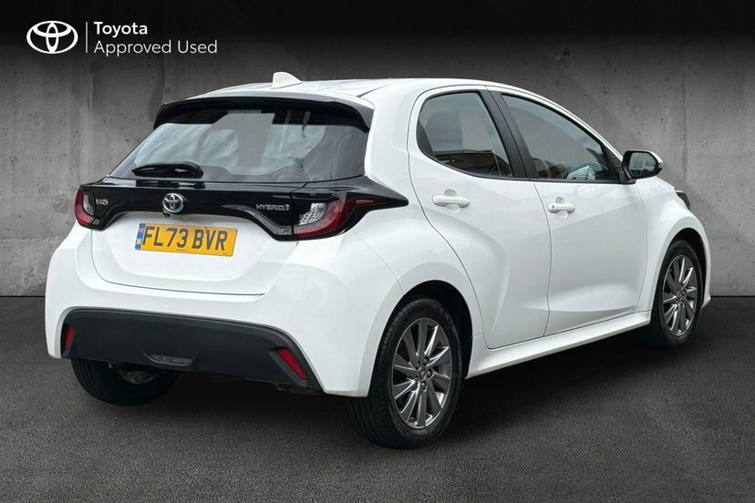 Toyota Yaris 1.5 Vvt-h Icon Hatchback Hybrid E-cvt White #2