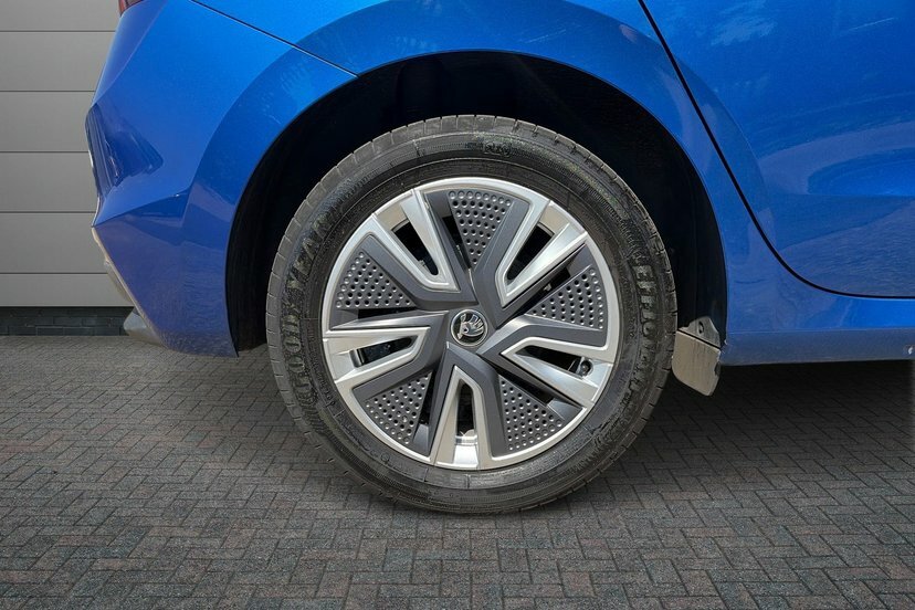 Skoda Fabia 1.0 Tsi Se Comfort Hatchback 95 EK23TVJ Blue #5