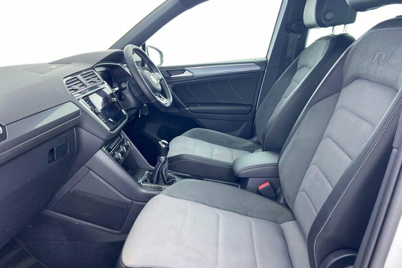 Volkswagen Tiguan 2.0 Tdi R-line Suv 150 Ps White #2