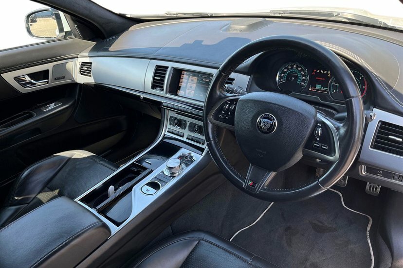 Jaguar XF 3.0D S V6 Portfolio Sportbrake Eur White #6