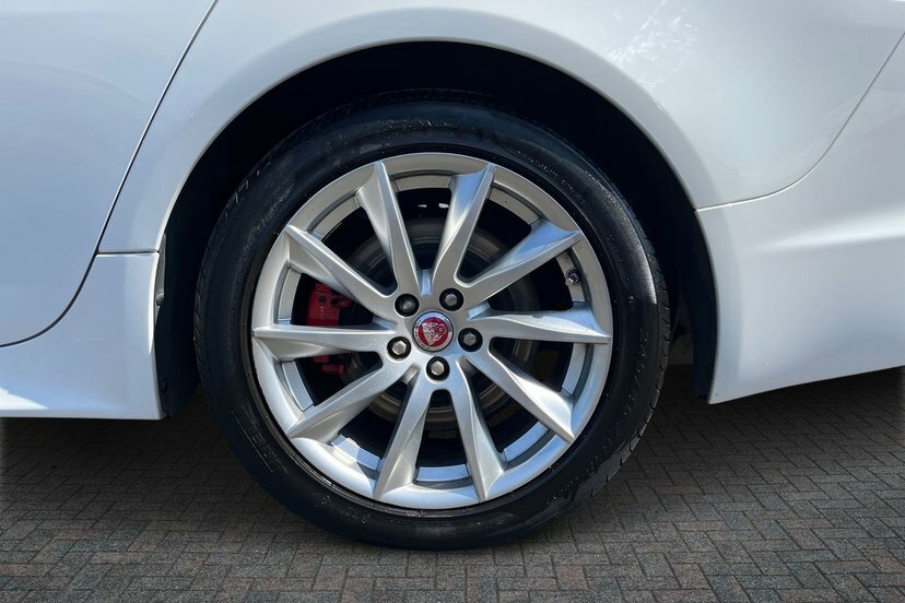 Jaguar XF 3.0D S V6 Portfolio Sportbrake Eur White #5