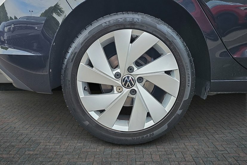 Volkswagen Golf 1.5 Tsi Style Hatchback 130 Ps DA22YRX Black #5