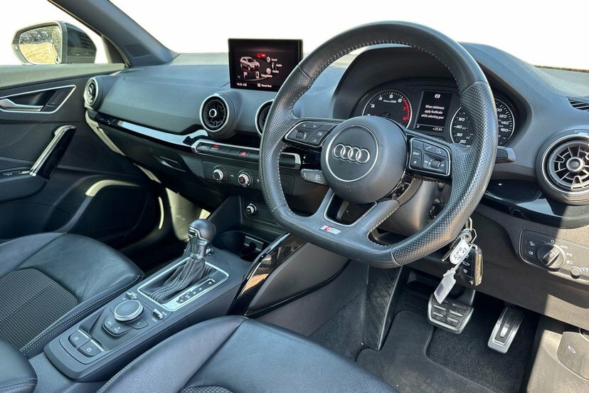 Audi Q2 1.5 Tfsi Cod 35 Black Edition Suv S Tro EK70ZNJ Grey #6