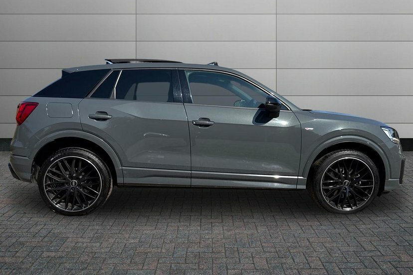 Audi Q2 1.5 Tfsi Cod 35 Black Edition Suv S Tro EK70ZNJ Grey #4