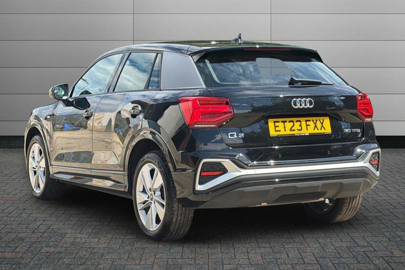 Audi Q2 1.0 Tfsi 30 S Line Suv 110 Ps Black #3