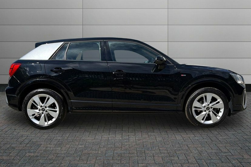 Audi Q2 1.0 Tfsi 30 S Line Suv 110 Ps Black #4