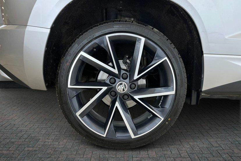 Skoda Karoq Karoq Sportline 1.5 Tsi 150 Ps Dsg YD22GZJ Silver #5