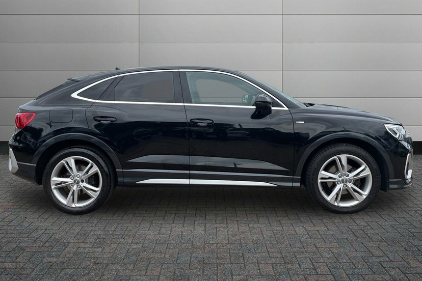 Audi Q3 1.5 Tfsi Cod 35 S Line Sportback S Tron Black #4