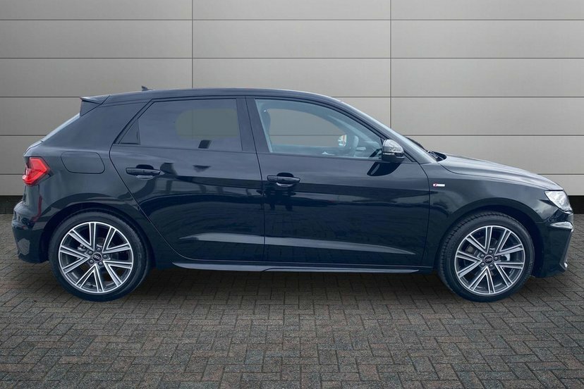 Audi A1 1.0 Tfsi 30 S Line Sportback S Tronic Black #4