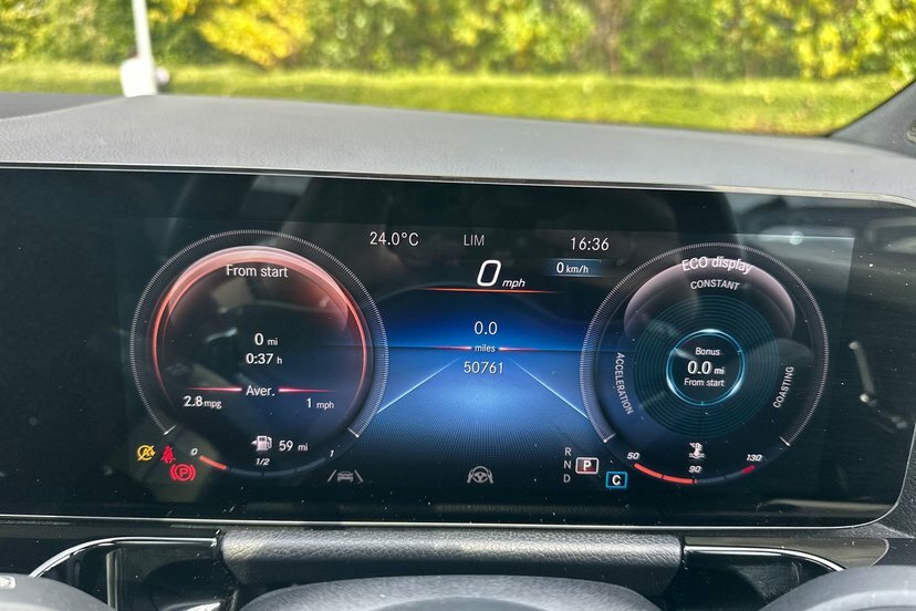 Mercedes-Benz GLA Class Gla250 Amg Line Premium Plus White #6